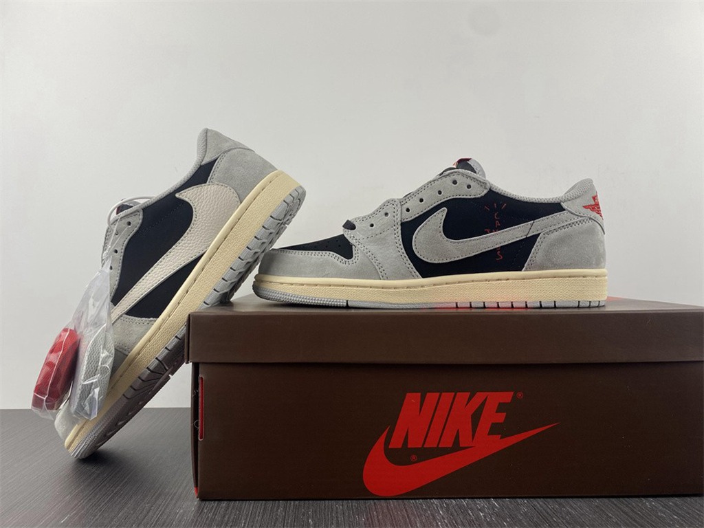 Travis Scott x Air Jordan 1 Low OG AJ1